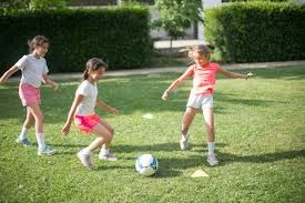 详解棒球规则中的“打击干扰”当打者动作限制了捕手接球空间